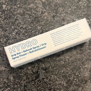 Hydro Grip Set + Refresh Spray milk makeup